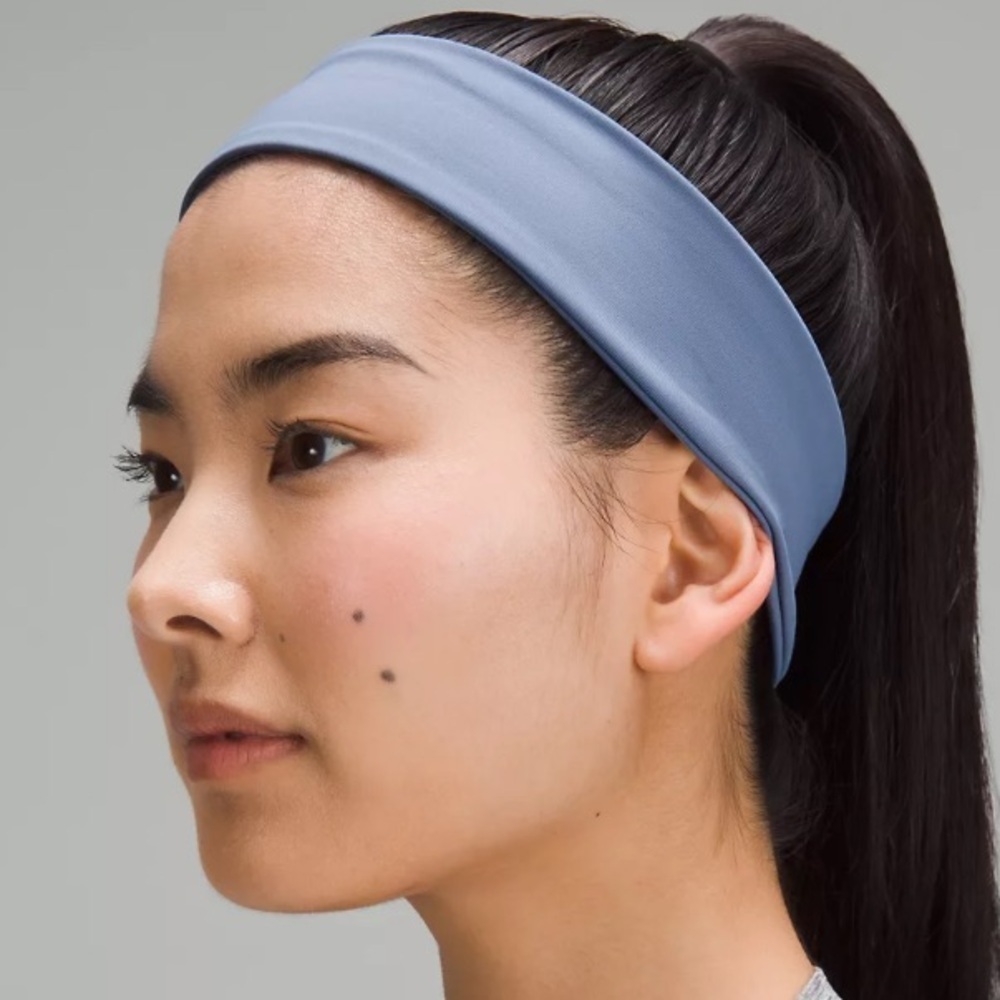 NWT Lululemon fly away tamer headband blue